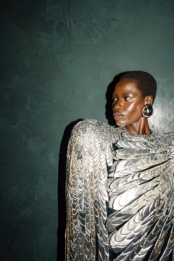 Kuba-Dabrowski--Awar-Odhiang,-Paris,-2025-Schiaparelli-by-Daniel-Roseberry-Schiaparelli-haute-couture-fall-winter-2024-©-Kuba-Dabrowski.-Photo-courtesy-Patrimoine-Schiaparelli,-Paris-copy