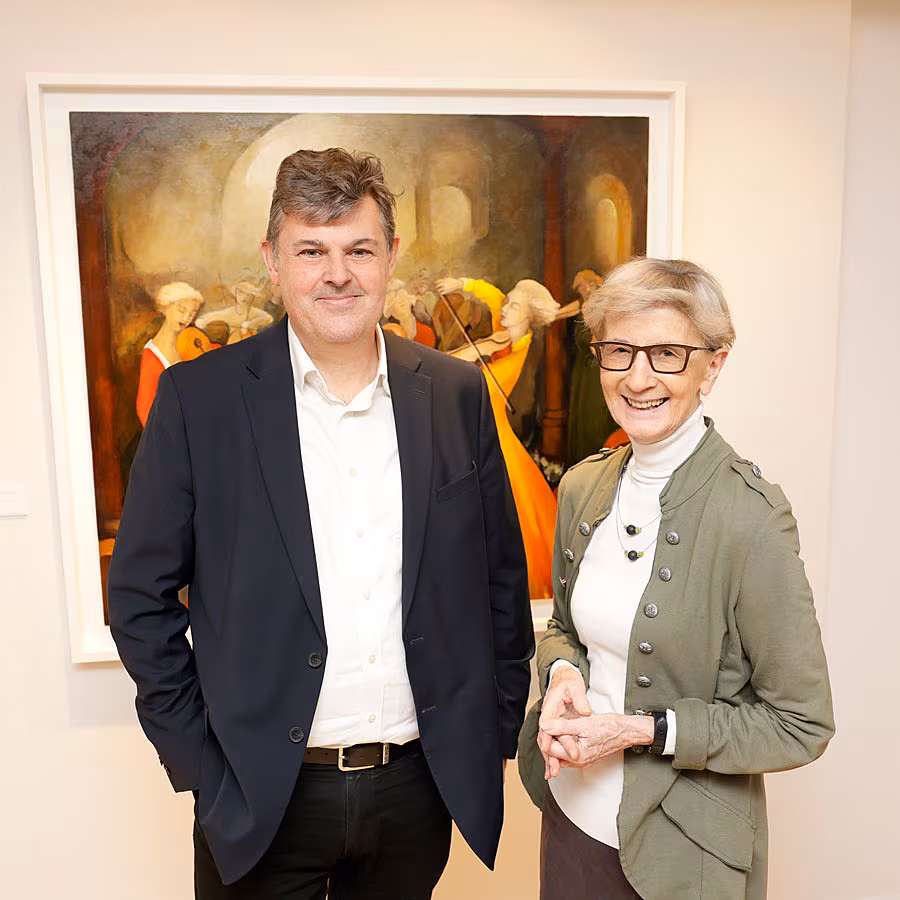 Kevin-Bakhurst-and-Margaret-Egan-at-the-opening-of-The-Wonder-of-the-Present,-The-Possibilities-of-the-Future-exhibition-by-Artist-and-Sculptor-Margaret-Egan-at-the-Solomon-Gallery-(2)