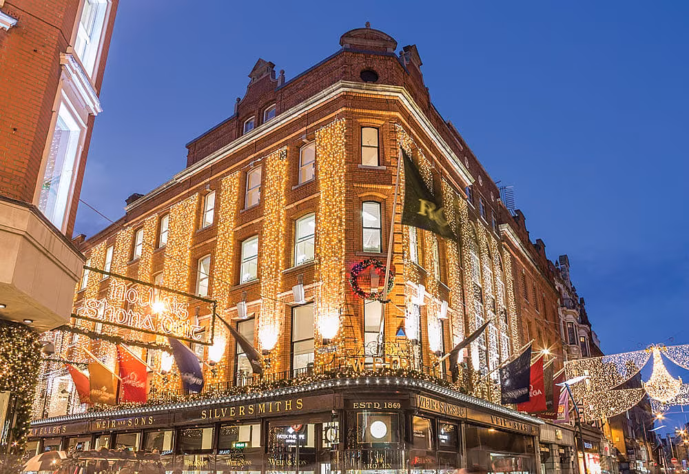 weirs-Christmas-Store-Front