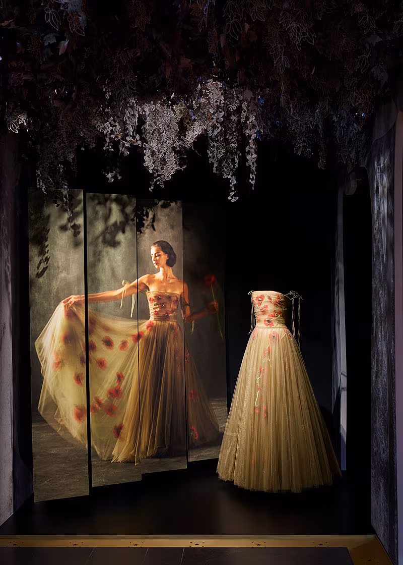 NEW-EXHIBITION-AT-LA-GALERIE-DIOR-2023-Yuriko-Takagi-3-Adrien-Dirand