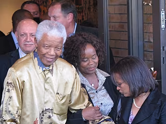Mandela's doctors wanted t...