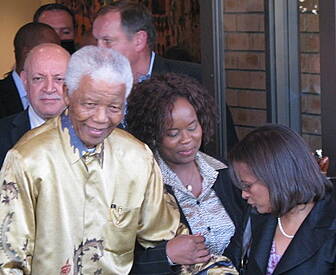 Mandela's doctors wanted t...