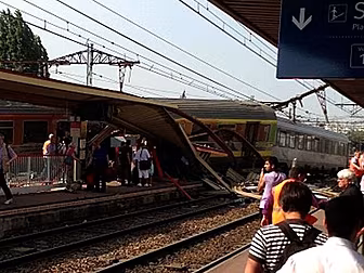 At least 7 dead in Paris train...