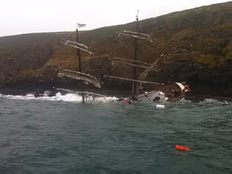 30 rescued from sinking ship o...