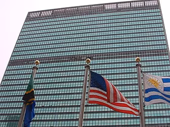 Syria: UN inspectors shot at w...