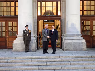 VIDEO: Bill Clinton meets Taoi...