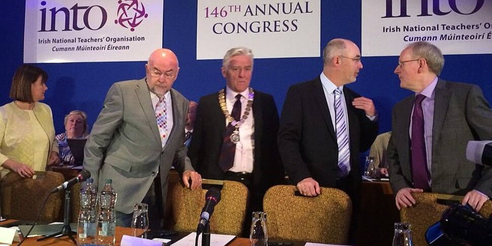 Quinn issues challenge over re...