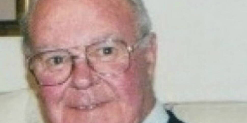 Elderly Australian Tourist Mis...