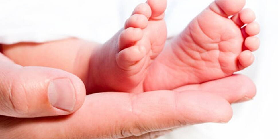 Tiny baby youngest to donate o...