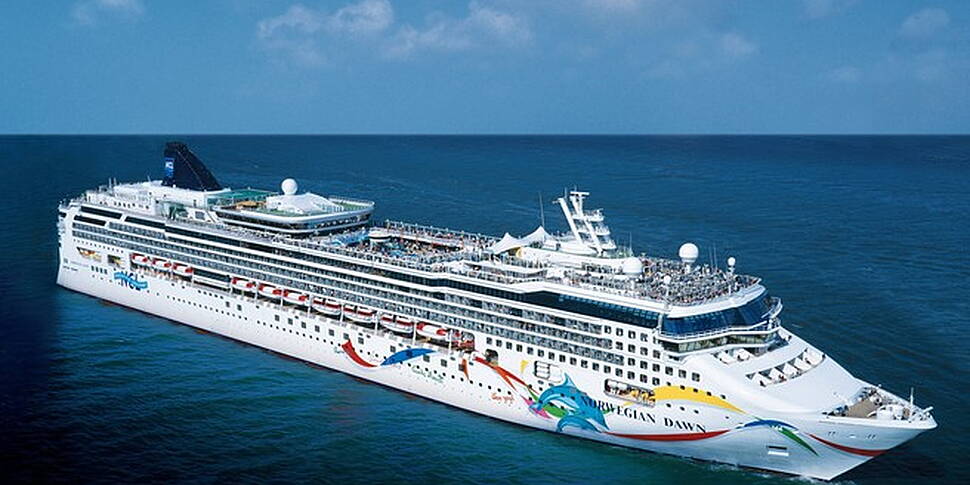 Cruise ship refloated in Bermu...