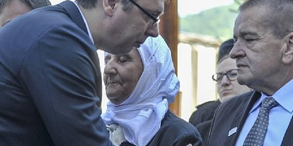 Serbian PM attacked at massacr...