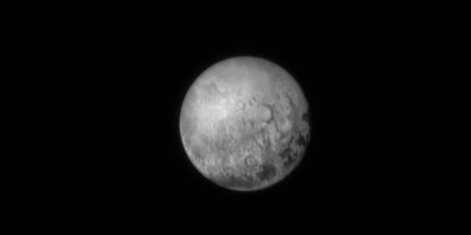 Spacecraft gets close-up shots...