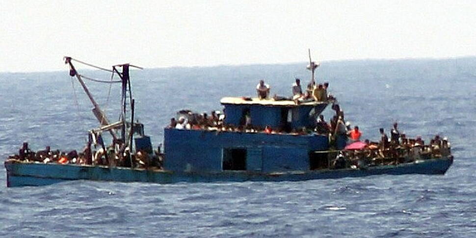 Hopes fade for 200 migrants mi...