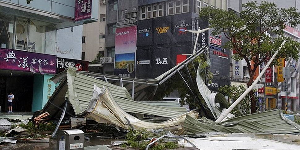 14 dead after Typhoon hits Chi...