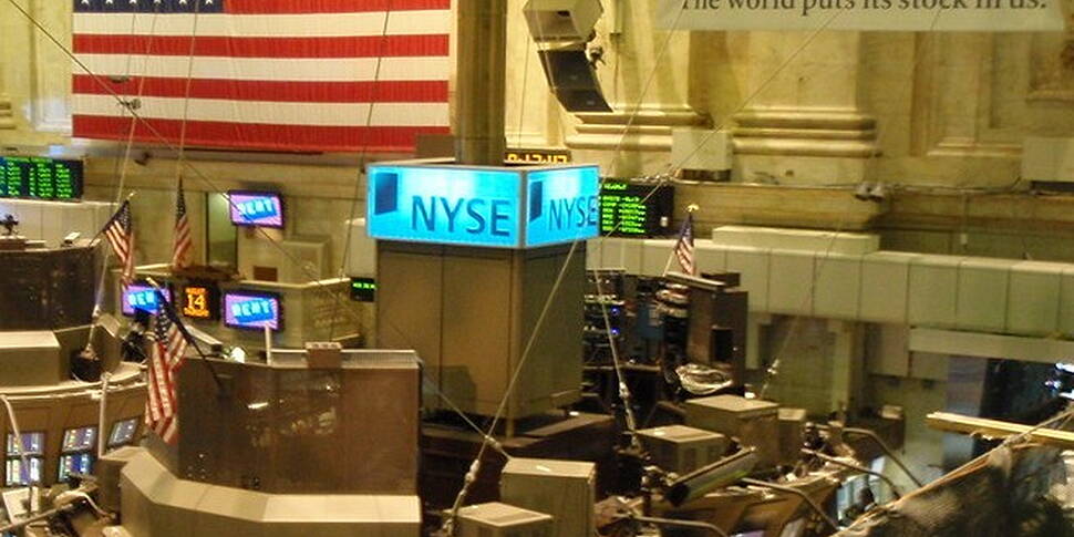 Dow Jones plummets over 1000 p...