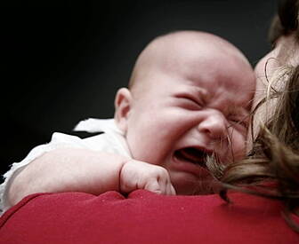 Dr. shows how to soothe a cryi...