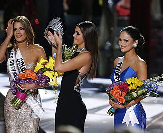 Watch: Wrong Miss Universe cro...