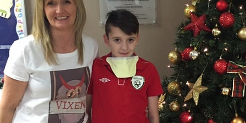 Pics: Santa visits sick childr...