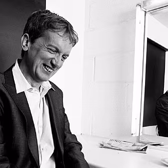 Frank Skinner Chats To Ian