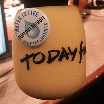Detroit Water Brigade fly in f...