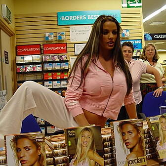  Katie Price only has ONE Regr...