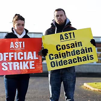Teachers to ballot on Junior C...