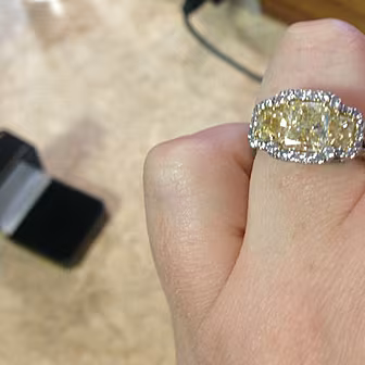 SECOND HAND ENGAGEMENT RINGS W...