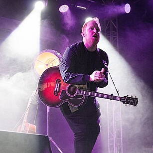 Sing with Gavin James - The Fi...