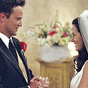 Are Monica & Chandler Dating F...