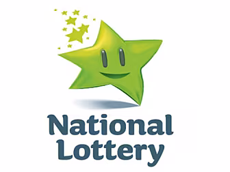 Lotto winners pick up cheque 
