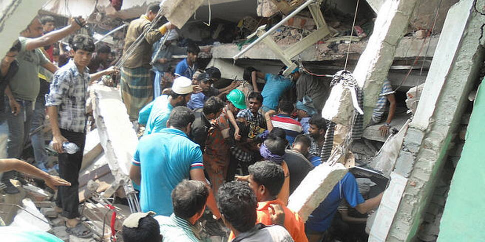 Thousands demonstrate on anniv...
