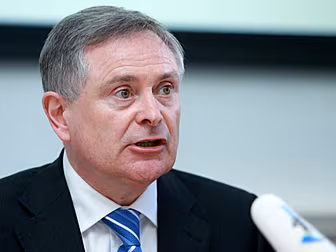 Minister Howlin defends propos...