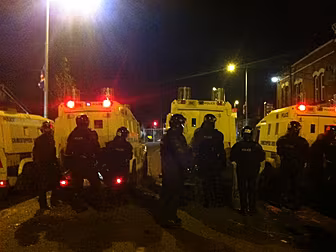 Violence erupts in East Belfas...