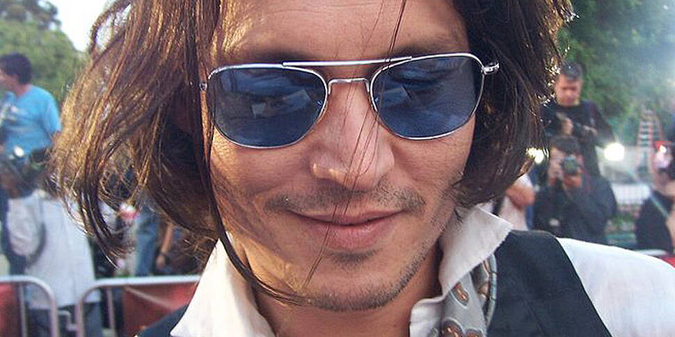 Johnny Depp sneaks dogs into O...