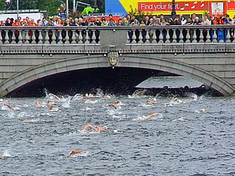 HUNDREDS BRAVE THE WATER FOR T...