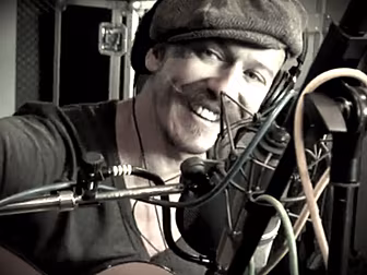 Foy Vance sings his heart out