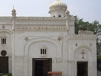 Pakistan church blast kills 25
