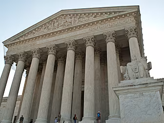 US narrowly avoids debt defaul...