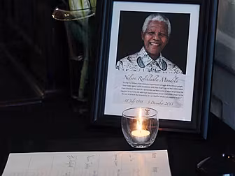 Mandela's body to lie in s...