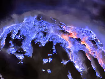 11 people killed in volcano er...