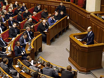 Ukraine delays swearing in of...