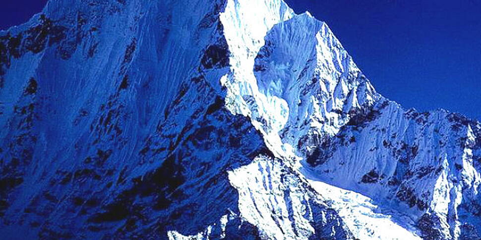 6 dead in Everest avalanche