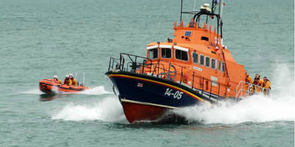 Tourists rescued near Ireland&...