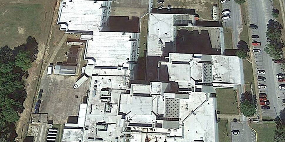 2 die in explosion at Florida...