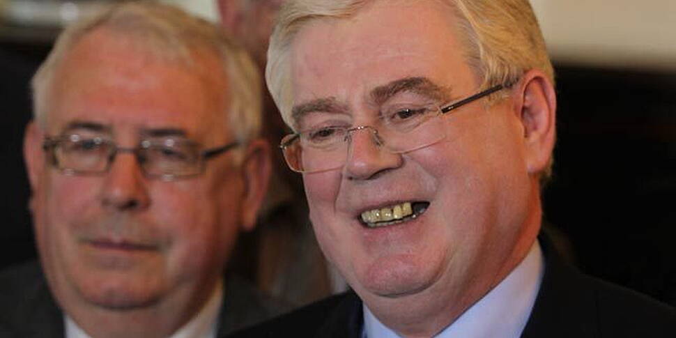 Cabinet meets as Labour seeks...