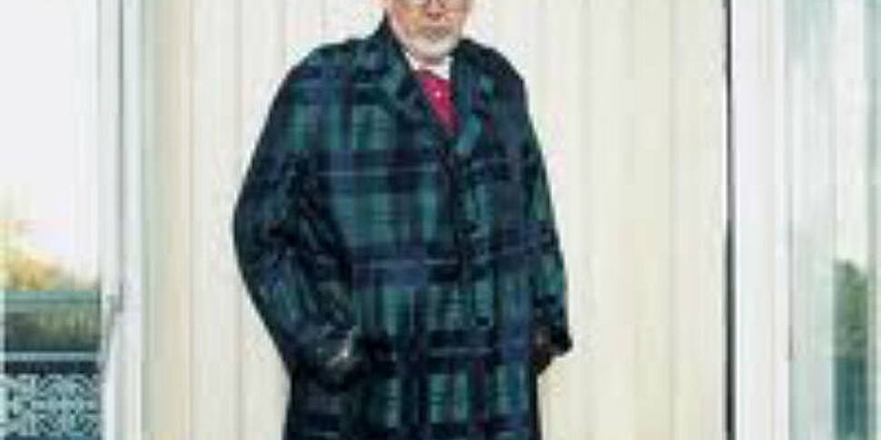 Rolf Harris enters witness box