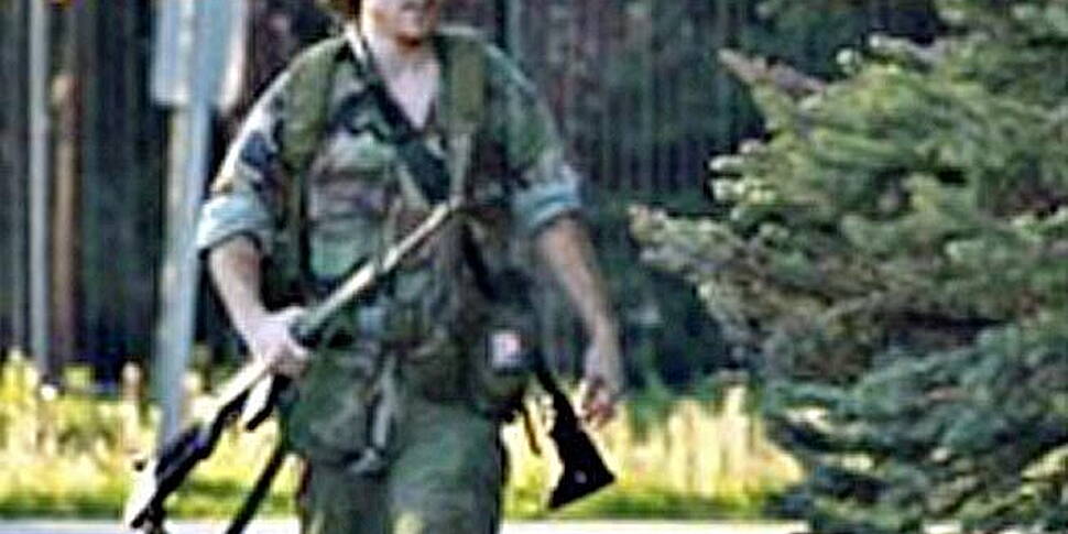 Manhunt after 3 police officer...