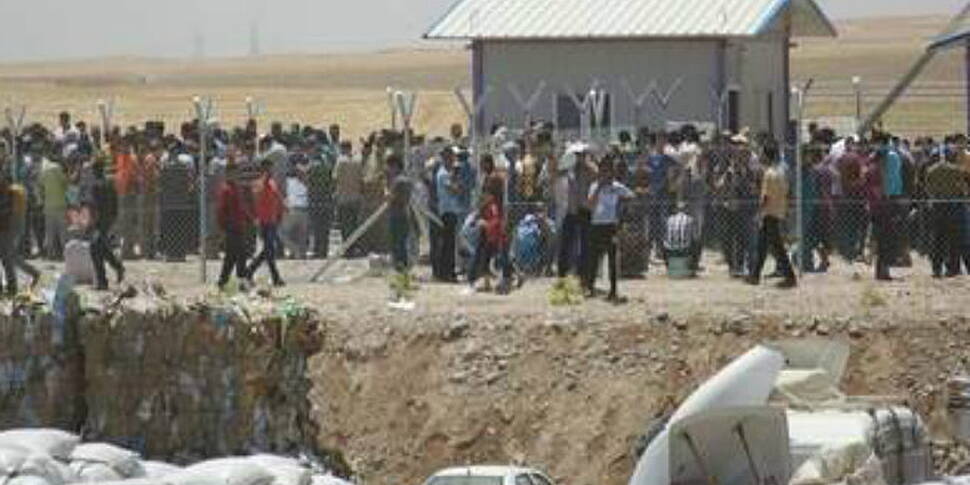 Humanitarian crisis looms in I...