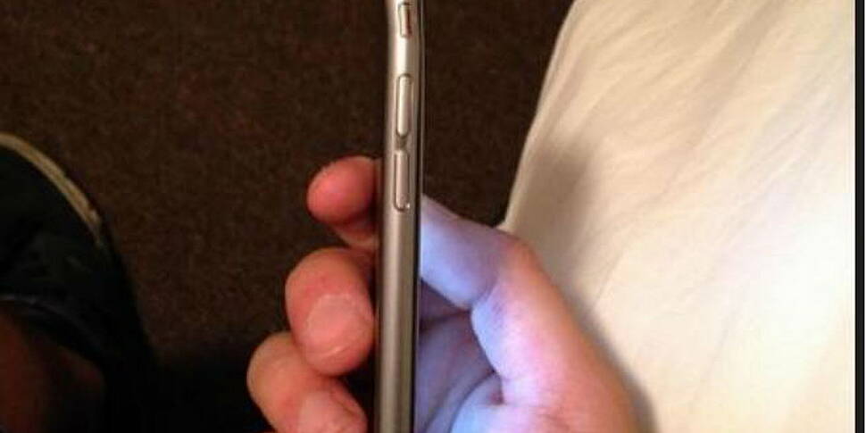 iPhone 6 Plus a bit bendy