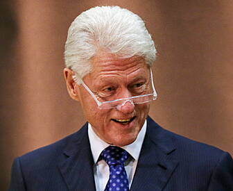 Bill goes it alone for Hillary
